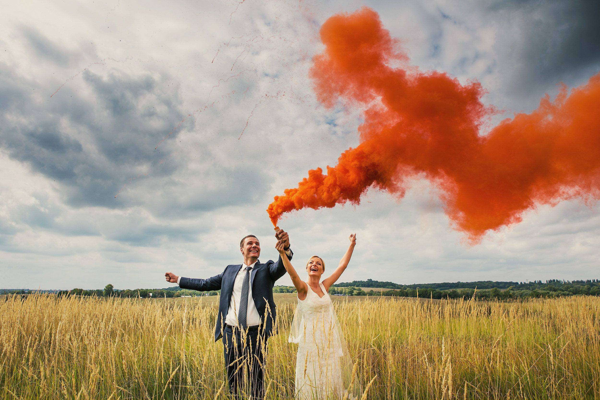 ᐉ свадебные фото с дымовыми шашками – как сделать яркие снимки - ➡ danilov-studio.ru