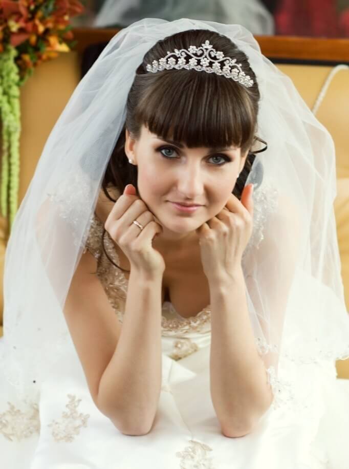 Свадебные прически с фатой: 100 фото красивых укладок