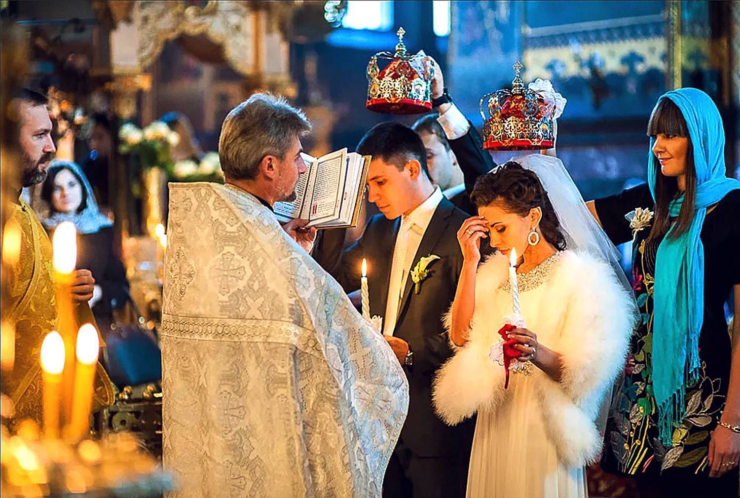 Сколько длится свадьба. Венчание в православной церкви 2020. Свадьба в церкви. Звенчан. Свадебная церемония в церкви.