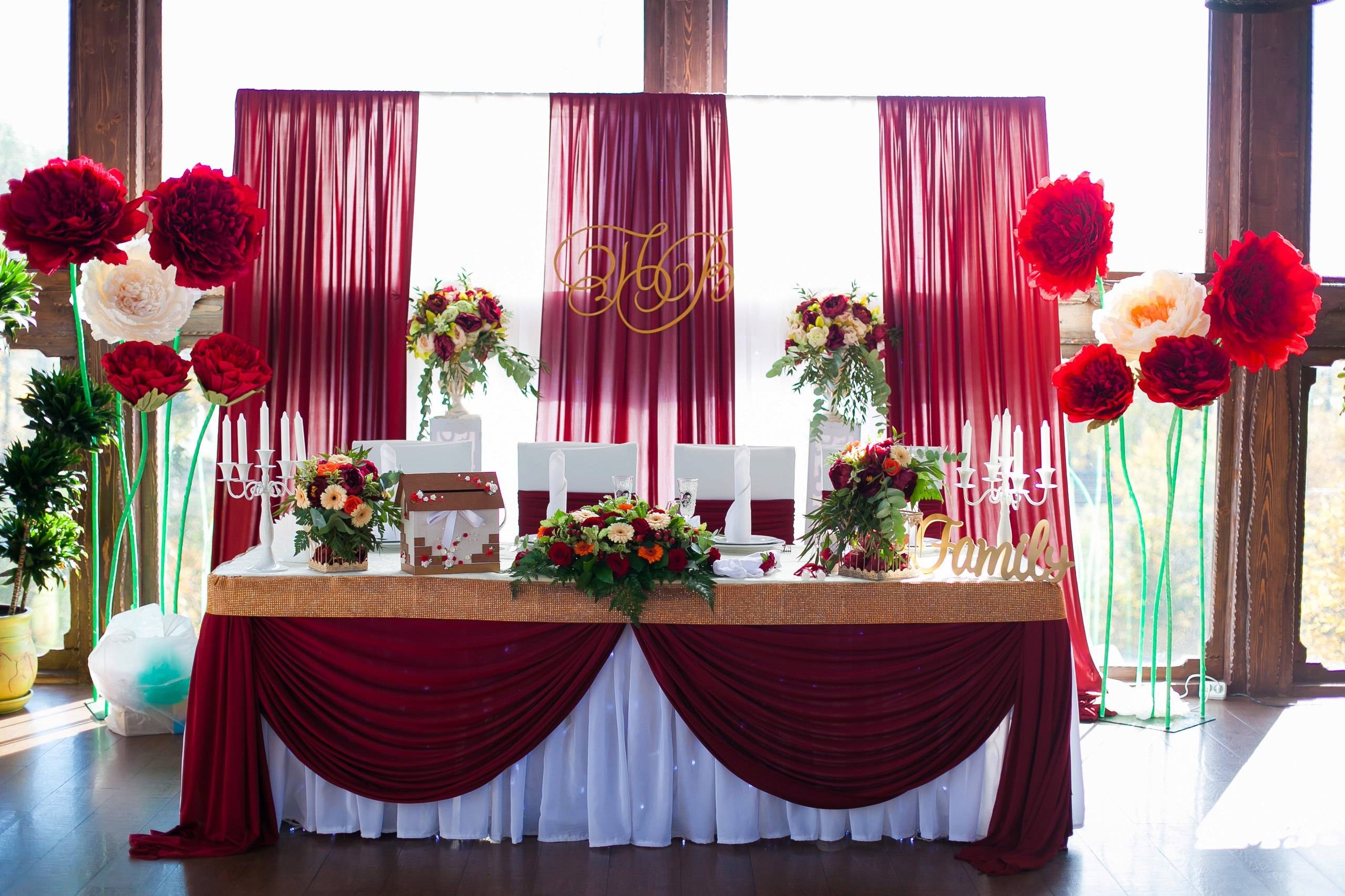 Украшение зала на свадьбу в бордовом цвете? – в тренде [2021]: стильные фото оформления