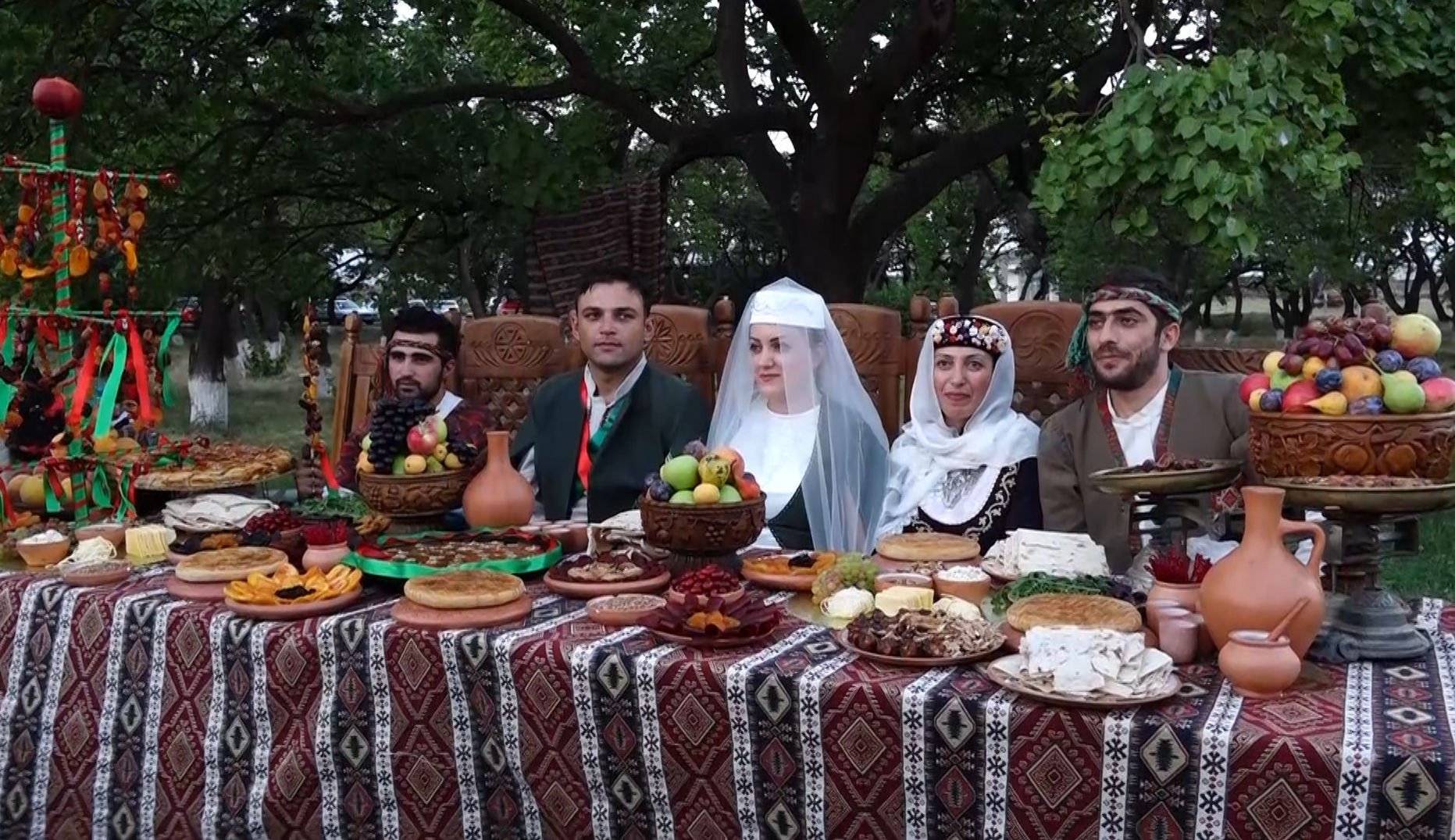 Традиции армян - “свадебные крестные” и день воды