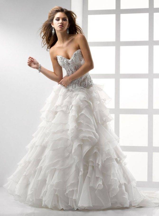 Свадебное платье с прозрачным корсетом: модели и варианты декора