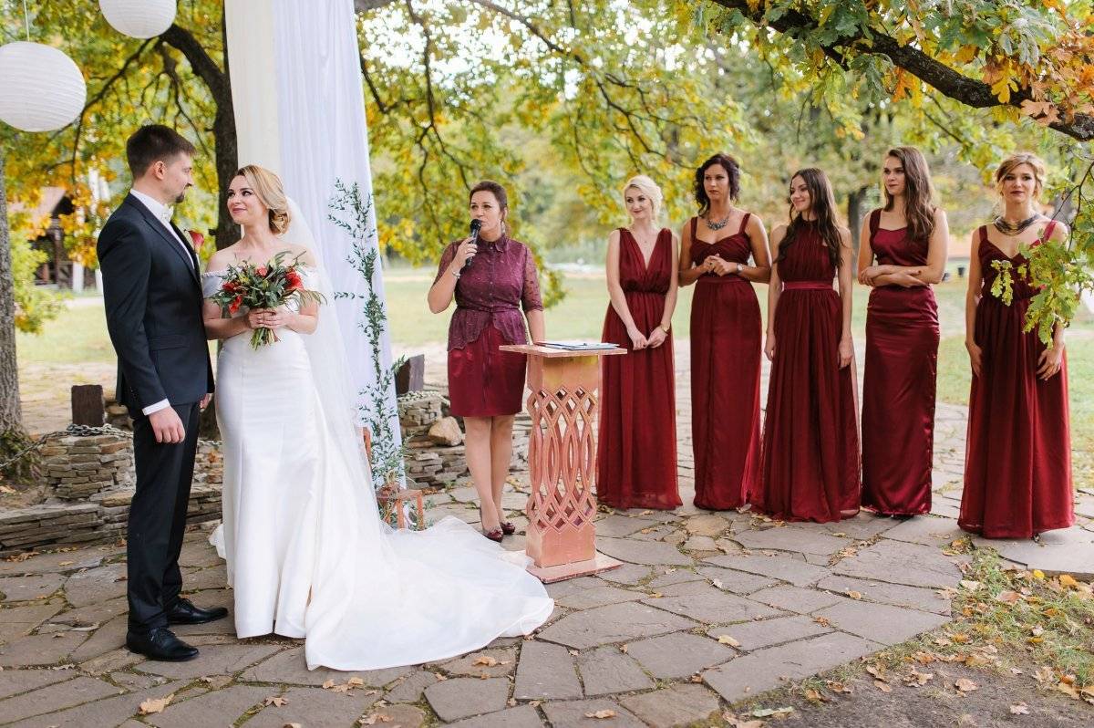 Свадьба в цвете марсала: идеи оформления, наряды молодоженов и гостей 2017 года с фото