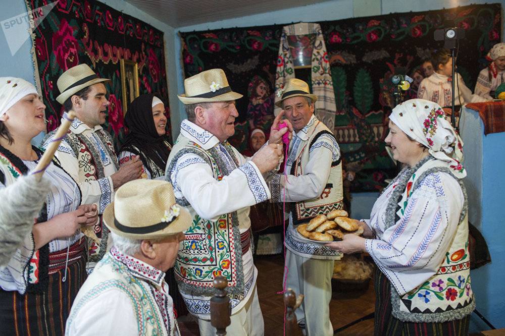 «не будет нанашей, выкупов и конвертов с фамилиями — тогда свадьбы не будет!»: как молдавские родители портят свадьбы молодым