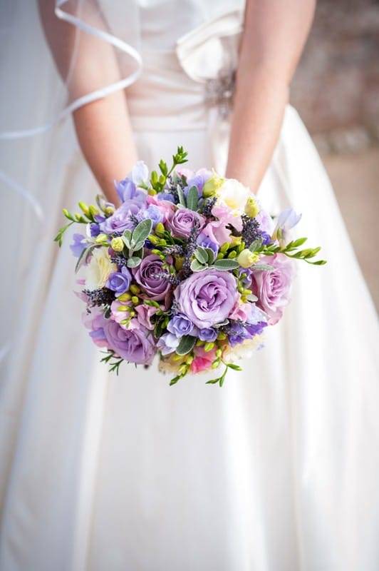 Сиреневый букет невесты: какие цветы выбрать