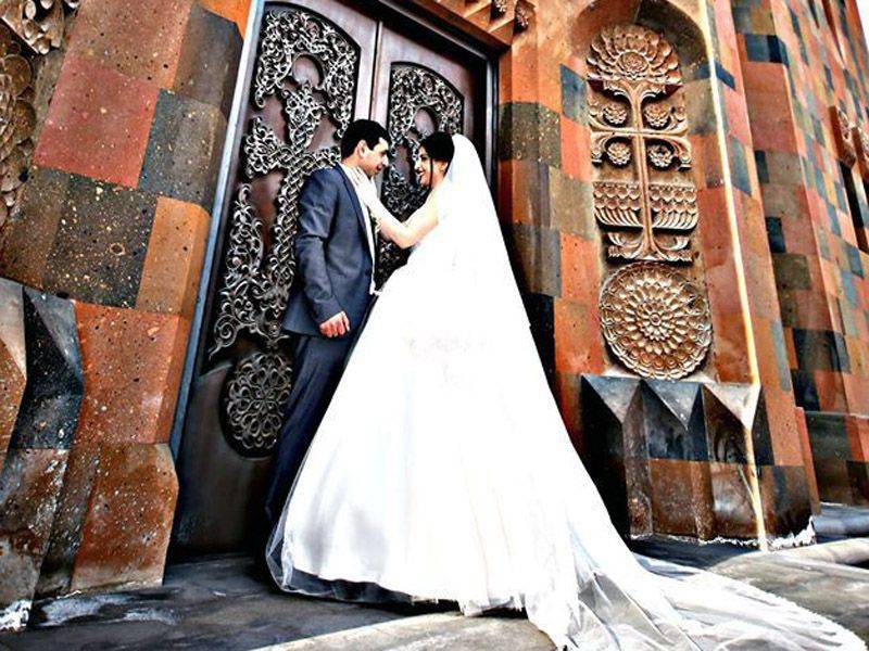 Традиции армян – “свадебные крестные” и день воды