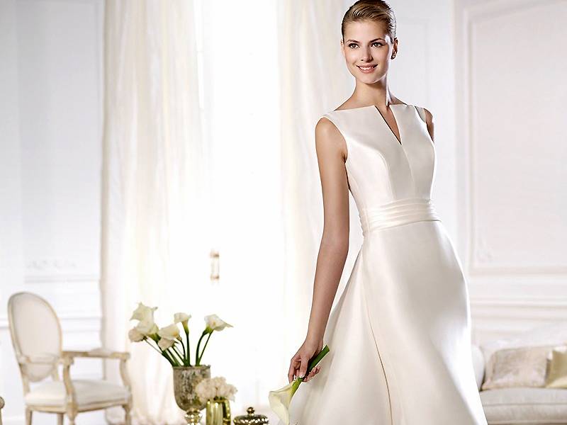 Атласные свадебные платья – обзор моделей и тонкости их выбора