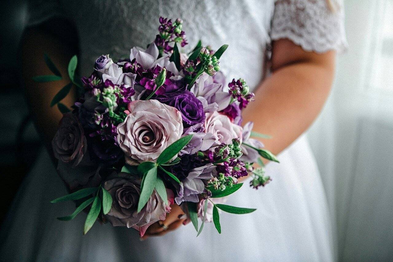 Свадебный букет фиолетовый – символ роскоши и богатства