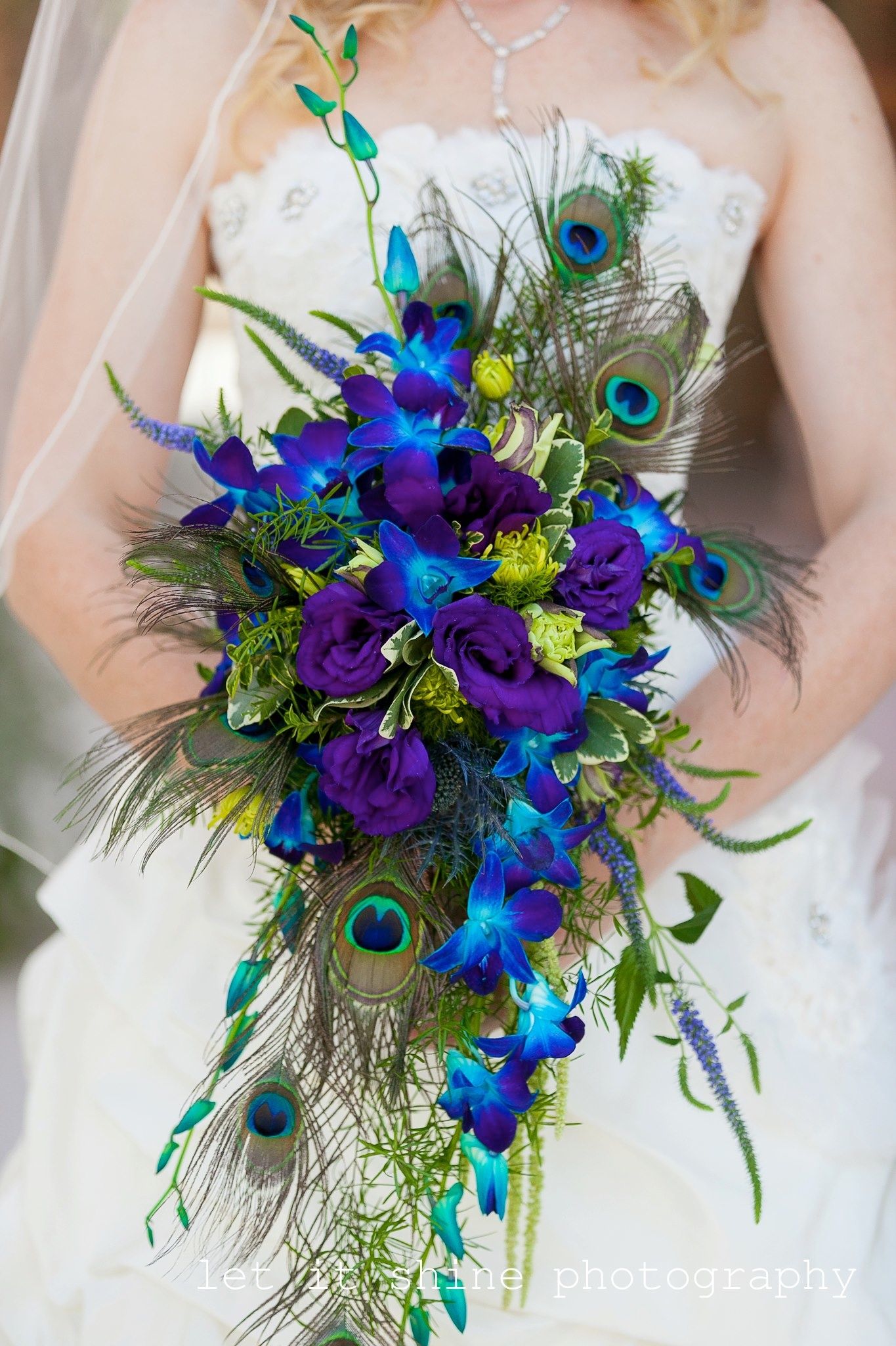 Свадебный букет с павлиньими перьями — свадебные советы » информационное агентство «объединённая европа»