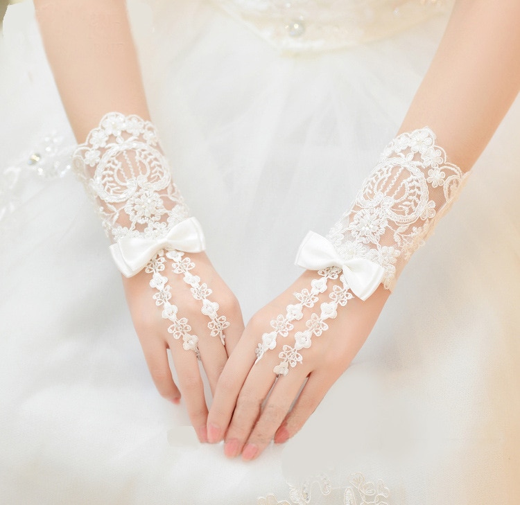 Перчатки на свадьбу - акцент в образе невесты - hot wedding blog