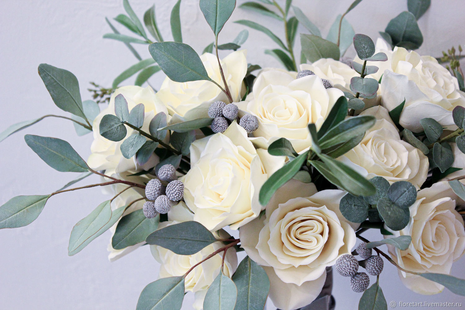 Свадебный букет с эвкалиптом ?в [2022], украшенный розами, веточками & листьями — значение для невесты