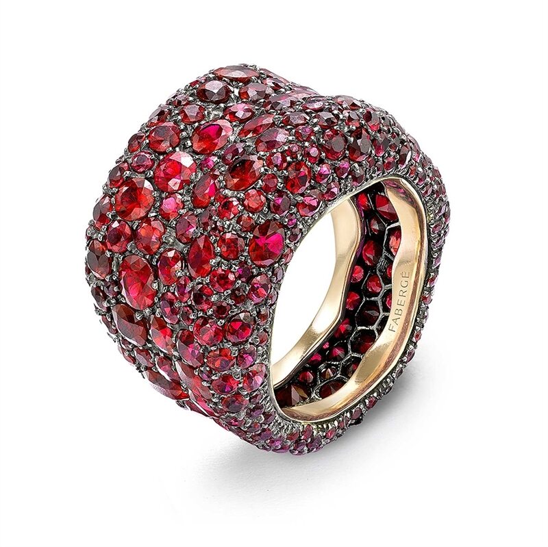 Рубиновые кольца: популярные модели, как и с чем носить