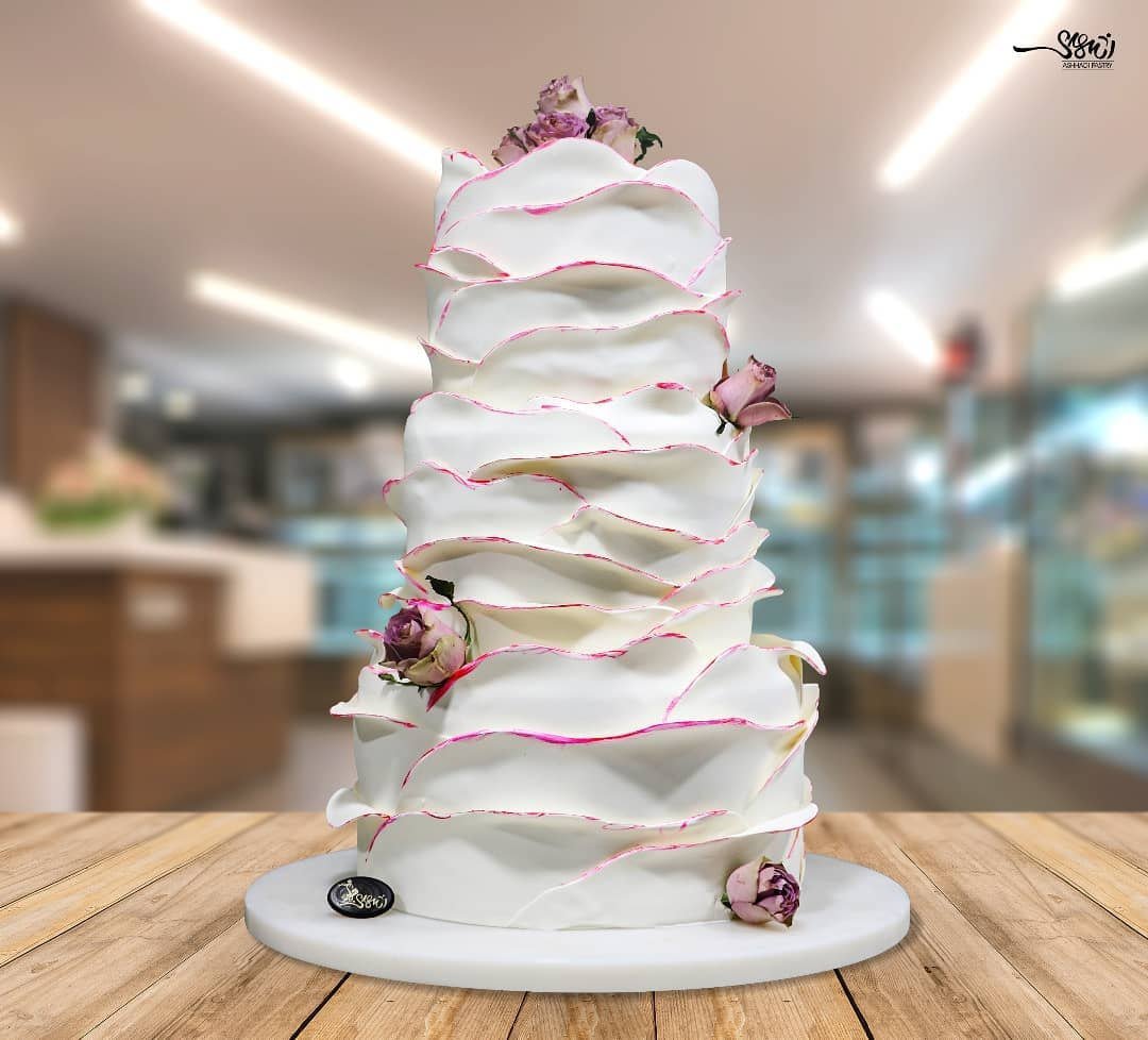 Украсить торт на свадьбу: популярные способы оформления, украшение в домашних условиях