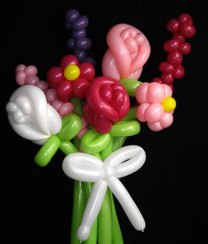 Букет из шаров. Сцеты из шаров. Цветы из воздушных шаров. Цветочки из шариков.