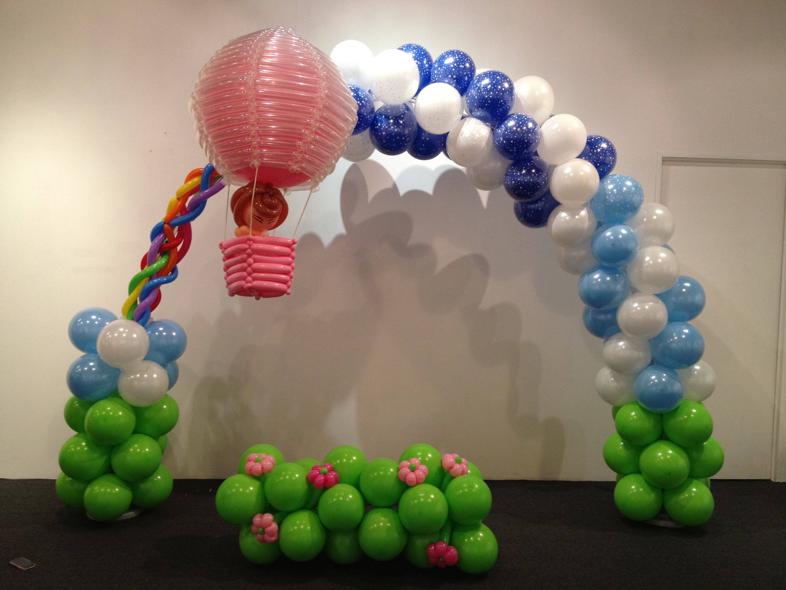 Оформление зала воздушными шарами. Украшение шарами. Украшение из шариков. Украшение зала из шаров. Украшение воздушными шариками.