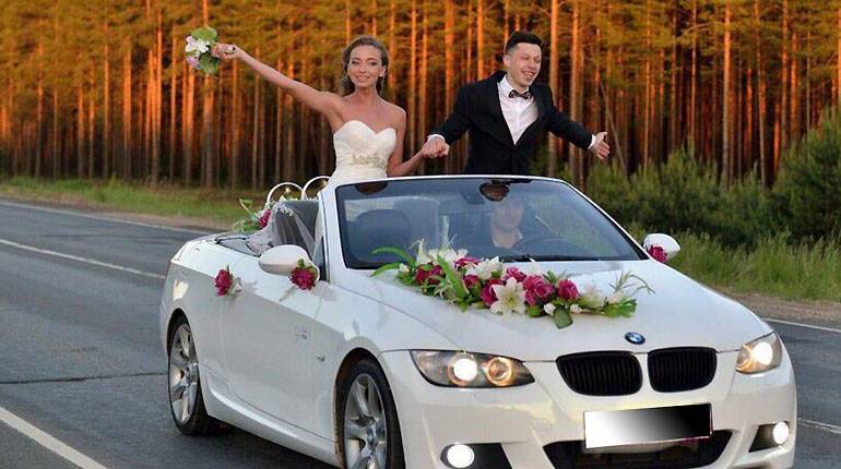 Прокат автомобилей санкт. Кабриолет на свадьбу. Машина на свадьбу. Машина на свадьбу кабриолет. Свадебная машина БМВ кабриолет.