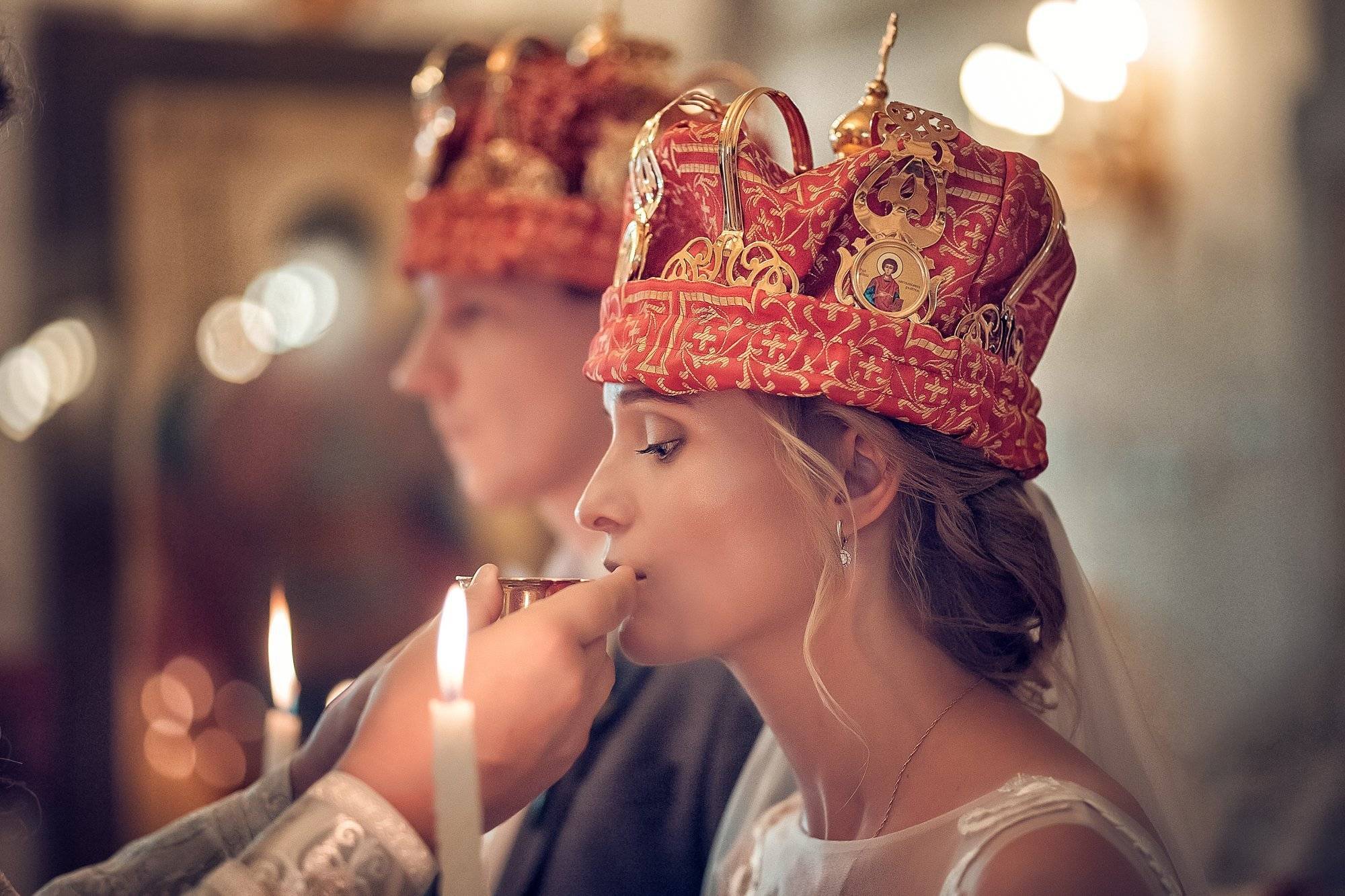 Платье для венчания: подвенечное для православной невесты, одежда замужней паре, головной убор и наряд для церкви для замужней женщины