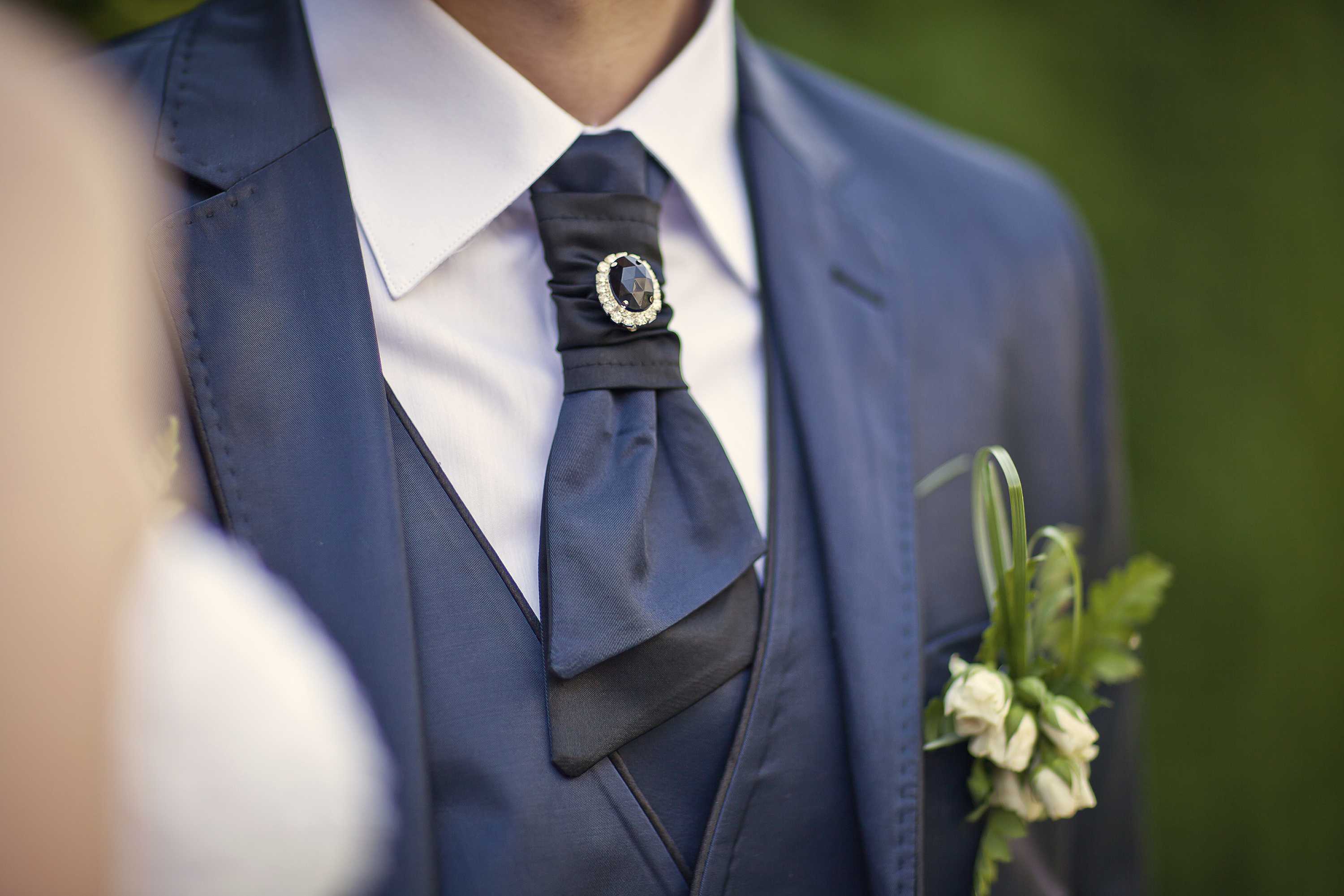 Салом жениху. Костюм жениха. Свадебный галстук. Жених в галстуке. Галстук на свадьбу жениху.