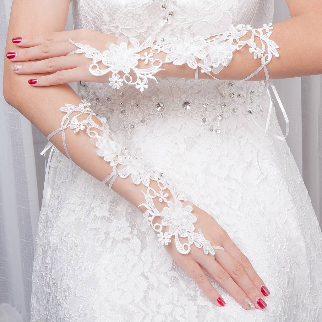 Нужны ли невесте свадебные перчатки?