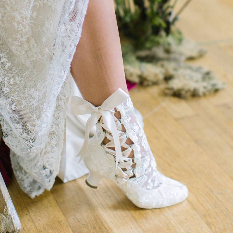 Зимняя свадебная обувь: как правильно выбрать на каблуке или без него, варианты обуви для невесты, фото