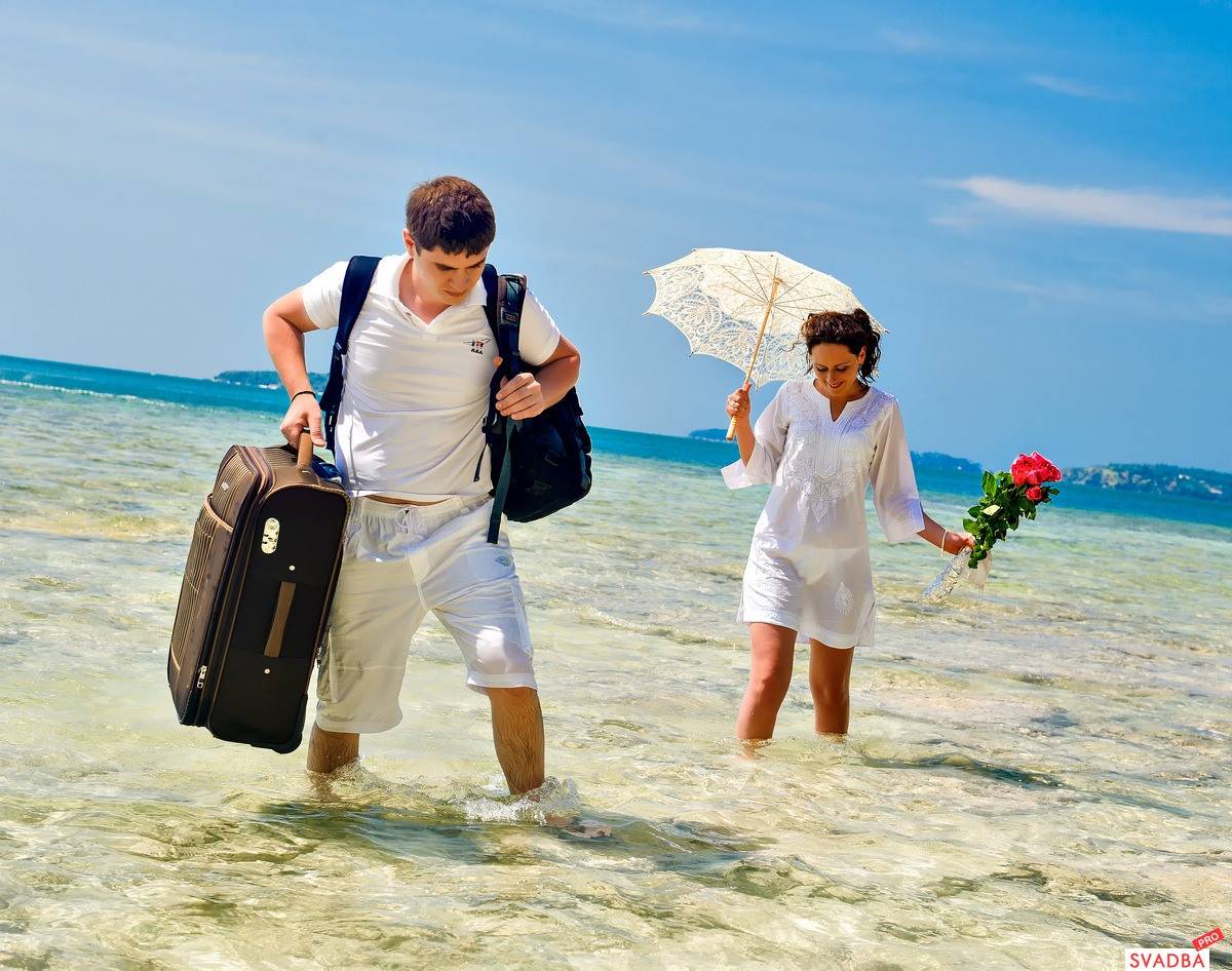 Выгодно ли в мае ходить в отпуск. Отпуск у моря. Туристы на море. Летнее путешествие. Туризм за границей.