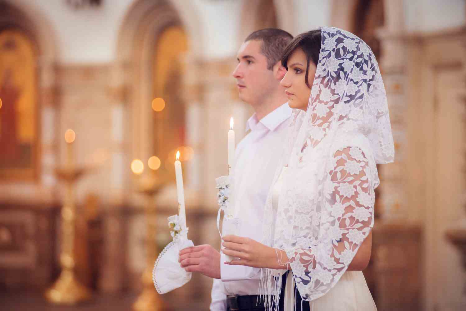 Церемония в церкви. Платье на венчание в церкви 2022. Свадьба в церкви. Звенчан. Венчание фотосессия.