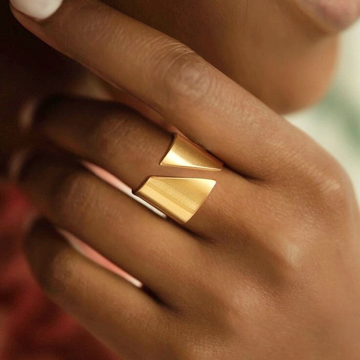На какой палец одевают обручальное кольцо 🥗 на каком пальце носить помолвочное колечко
