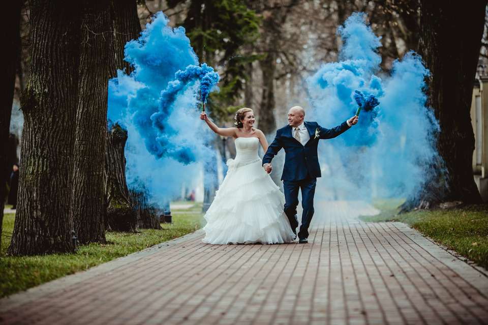 Свадебные фото с цветным дымом – креативные идеи