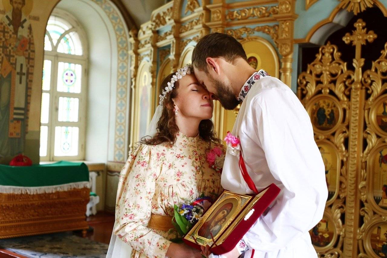 Смысл православного венчания. Венчание. Православная семья. Красивое венчание. Православные супруги.