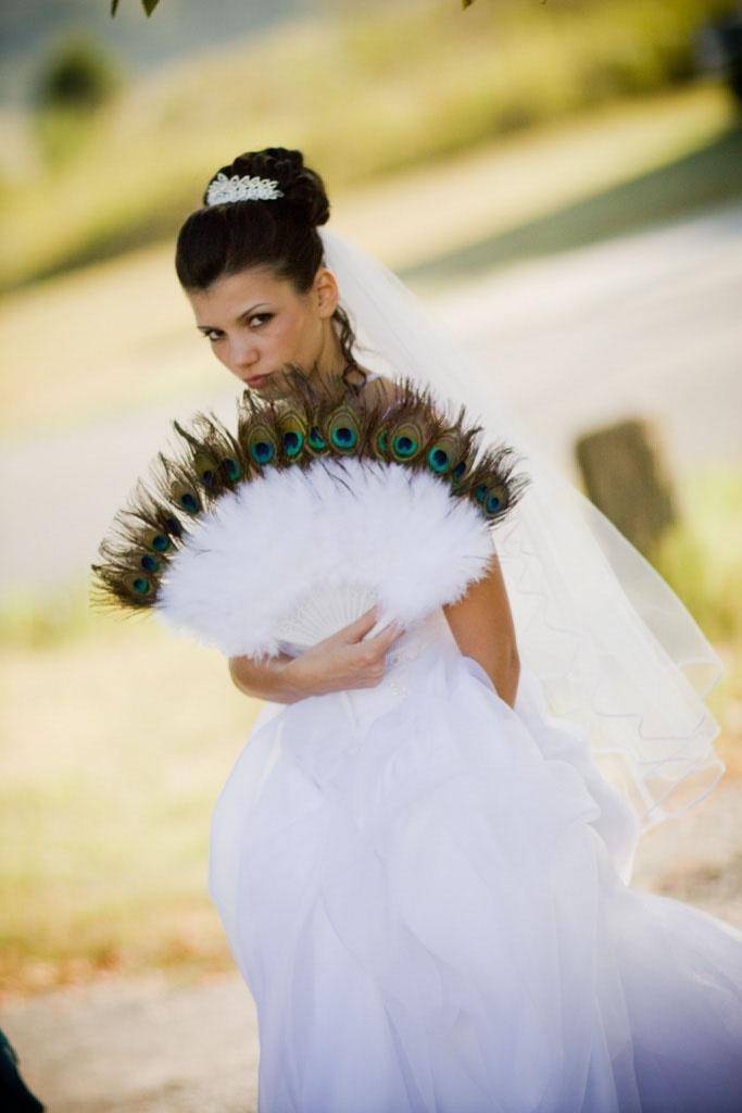 Перья павлина в образе невесты