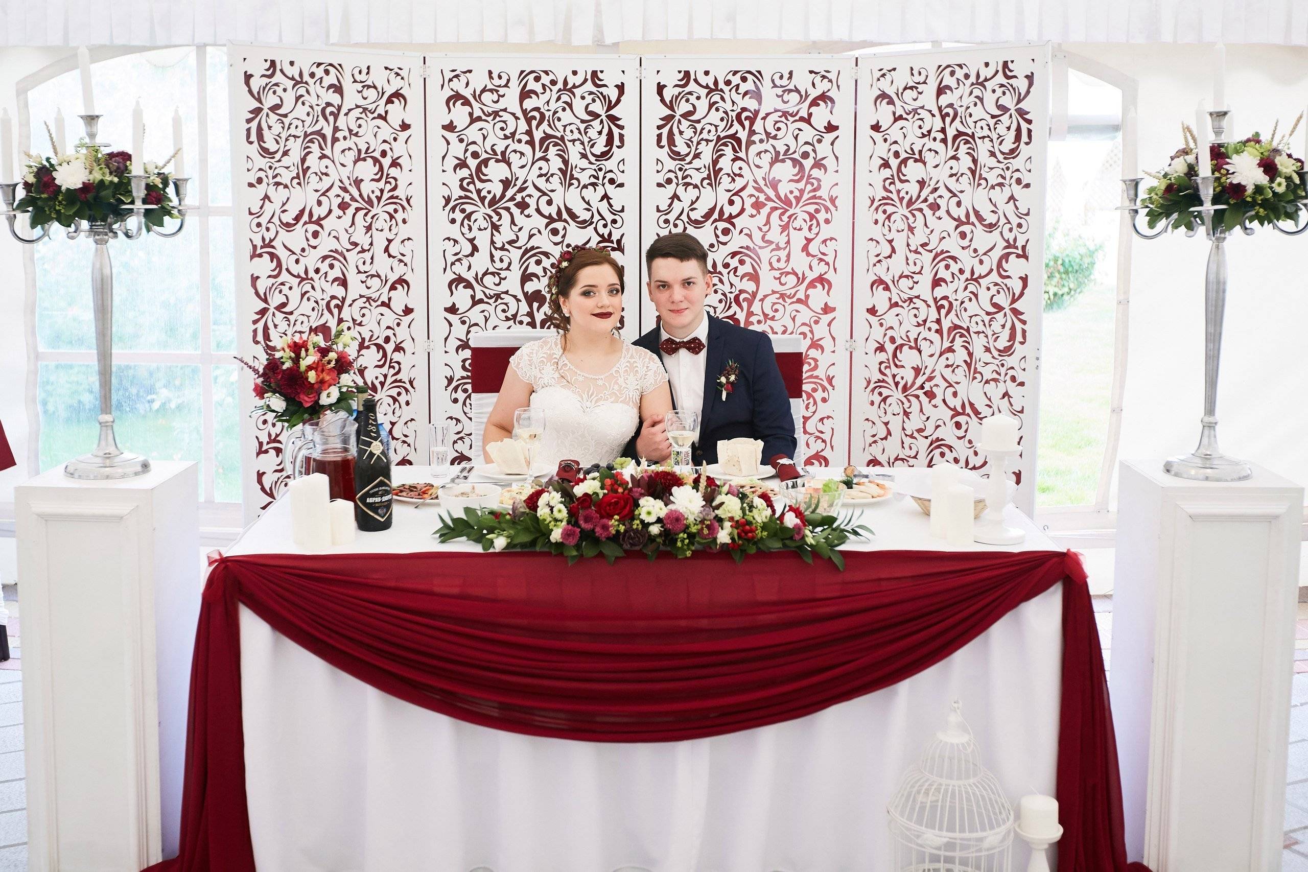 Свадьба в бордовом цвете или бордовая свадьба - идеи оформления, образ жениха и невесты, фото