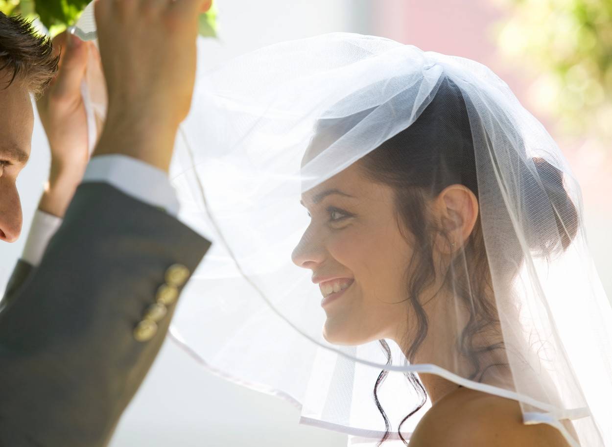 Свадебный ресурс :: статьи :: зачем невесте закрывать лицо фатой