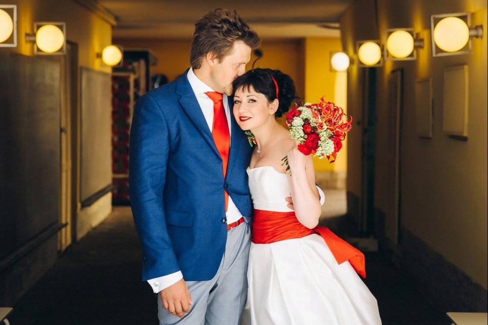 Красно-белая свадьба: ярко и стильно