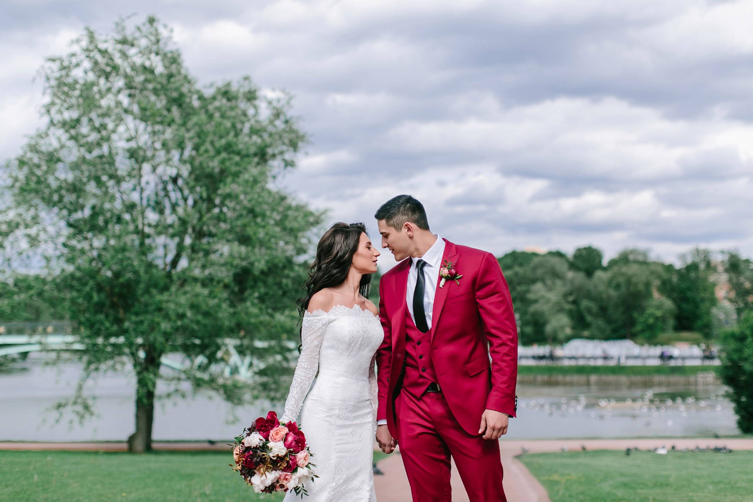 Красное оформление свадьбы и свадебного зала из рубрики свадьба в красном цвете