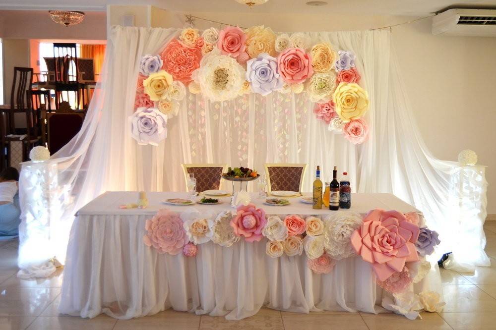 Как украсить зал на свадьбу своими руками: недорого (фото)