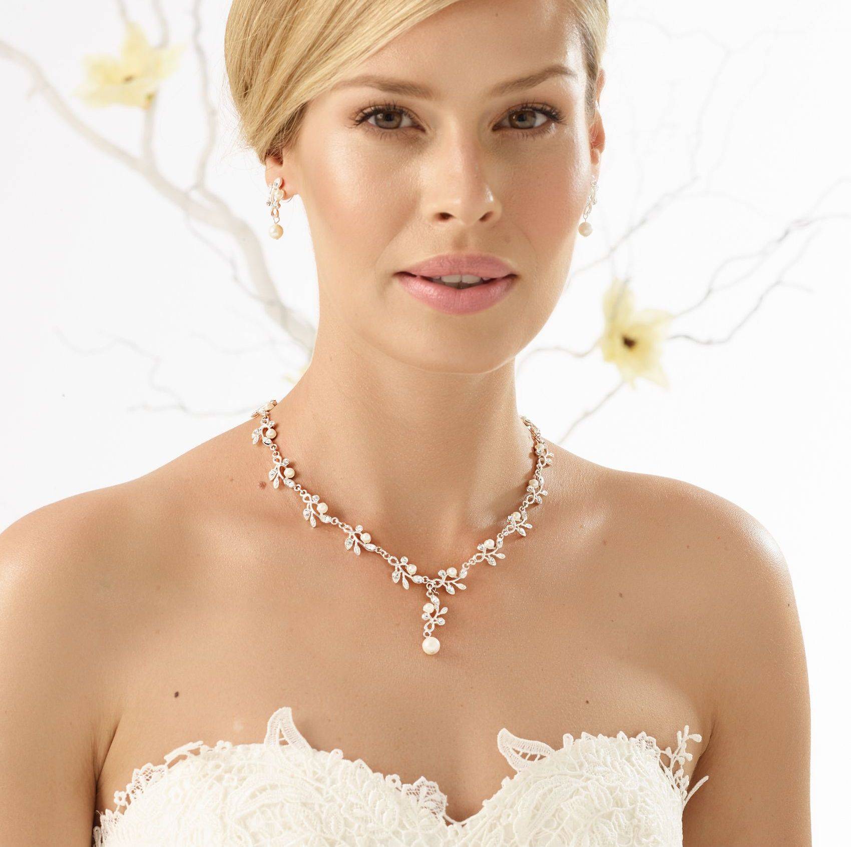 Ювелирные украшения для невесты: что надеть на свадьбу на шею, руки и уши?