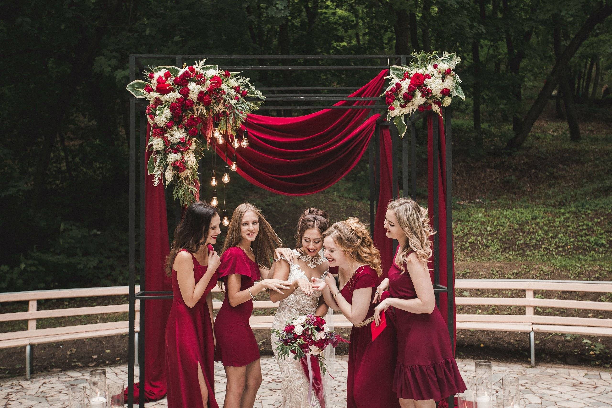 Свадьба в цвете марсала: 101 фото,оформление зала, букет, торт